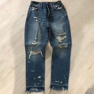 High rise distressed Jean